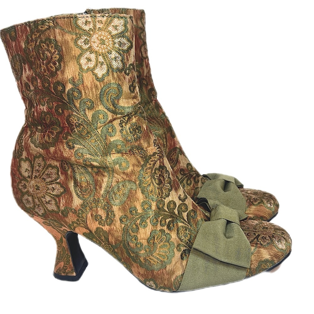 ⭐️SOLD⭐️  BACI BOOTS DAPPER, Green & Gold Victorian Picard fabric w/bow
